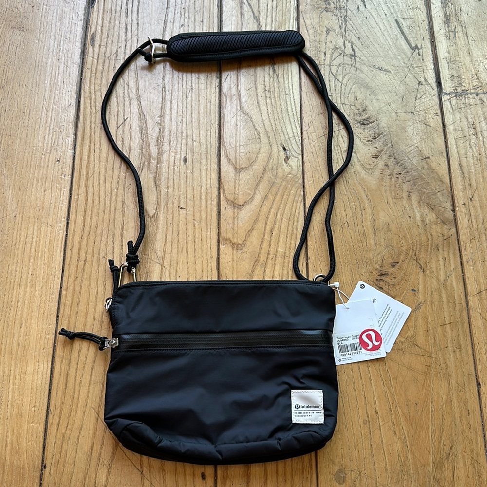 Lululemon Patch Logo Crossbody NWT❤️